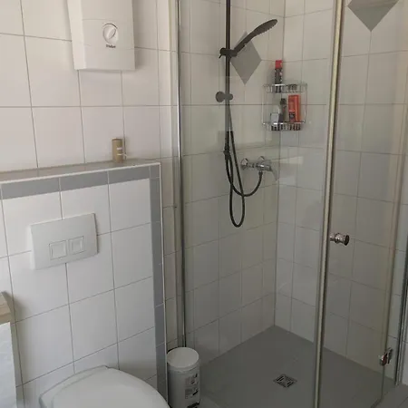 3 Mit Garten Apartment *